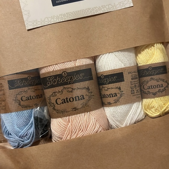 Handicraft knitting kit April NWT 🌺🪡🧶 - Picture 5 of 7